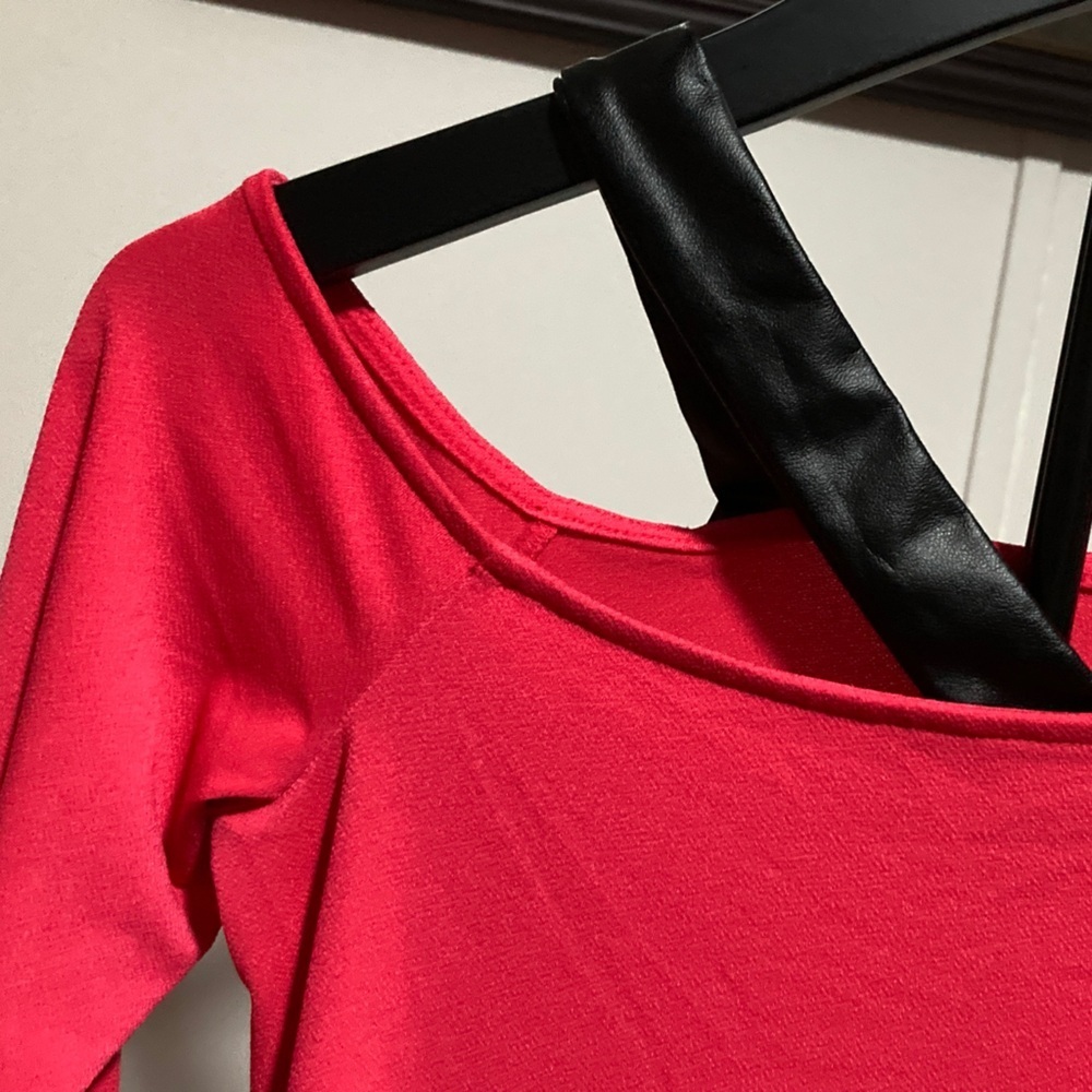 No Boundaries Bright Pink Cold Shoulder Long Sleeve Top - Picture 5 of 6